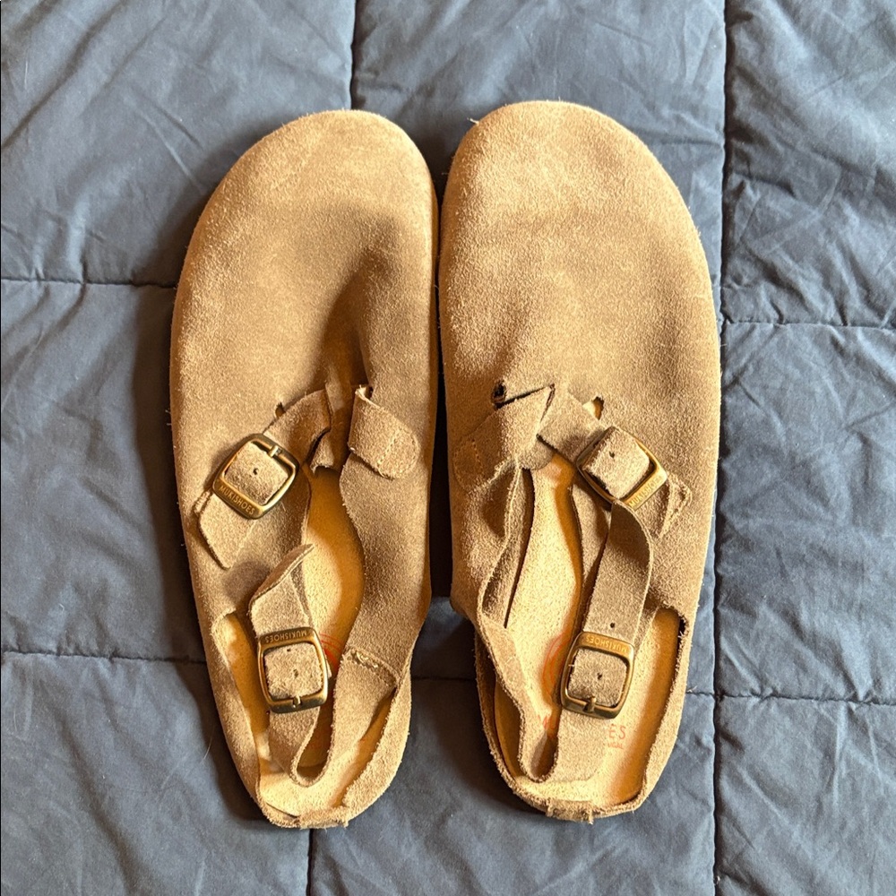 Mukishoes Soca Barefoot Suede Buckle Clogs